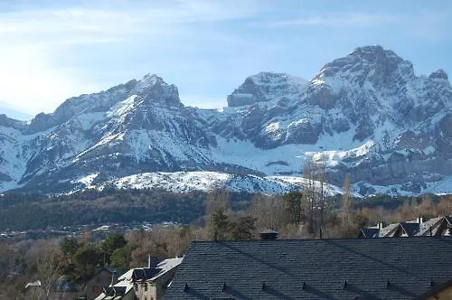 Casa Patro Apartment Tramacastilla de Tena